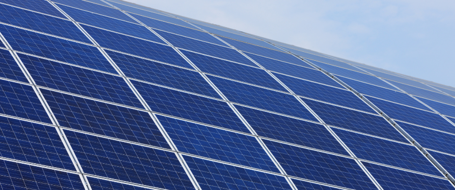 Relación entre el número de paneles solares, el inversor y las baterías en una instalación solar